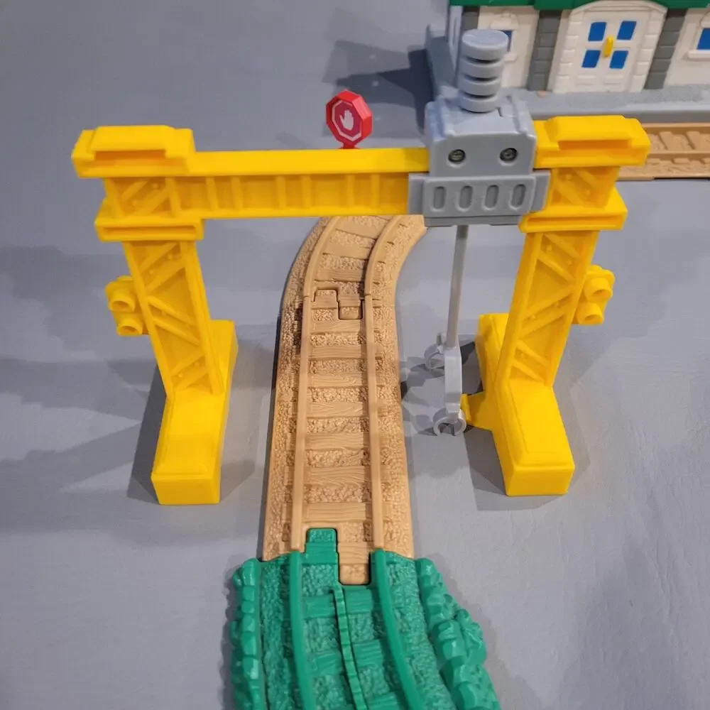 GeoTrax B1836 Tracktown Railway Fisher Price Incomplete Geo Trax Set